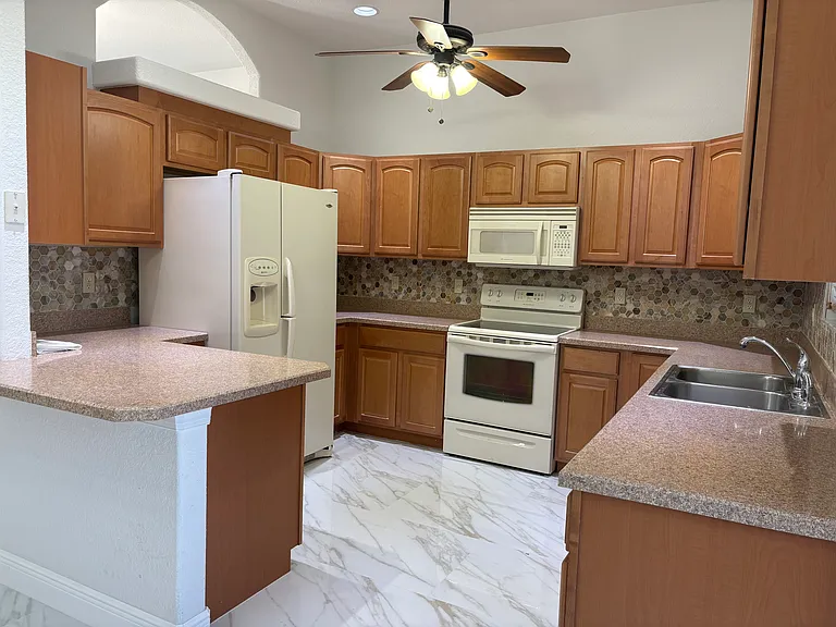 1150 Creekview Ct — Photo 9