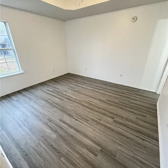 261 Locust Dr — Photo 4