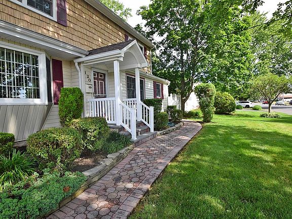 3rd image of 120 Chapel Hill Dr