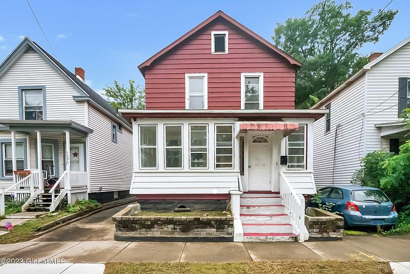 2nd image of 1688 Lake Boulevard
