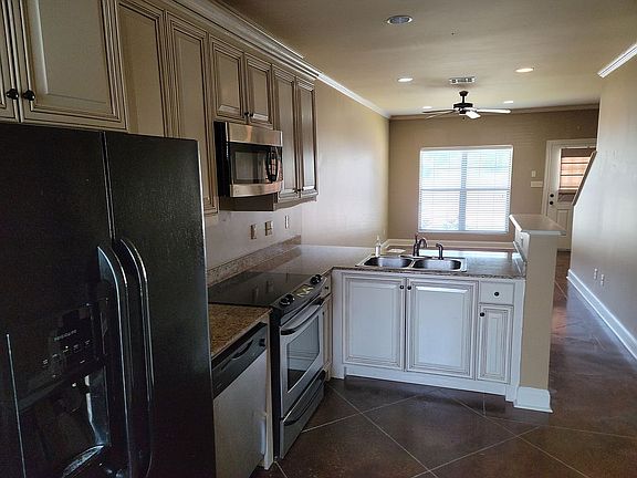 2nd image of 2202 Johnston St #102