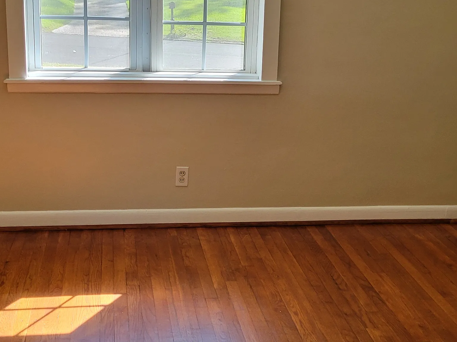4 bed, 1219 sqft, $1,895 — Photo 2