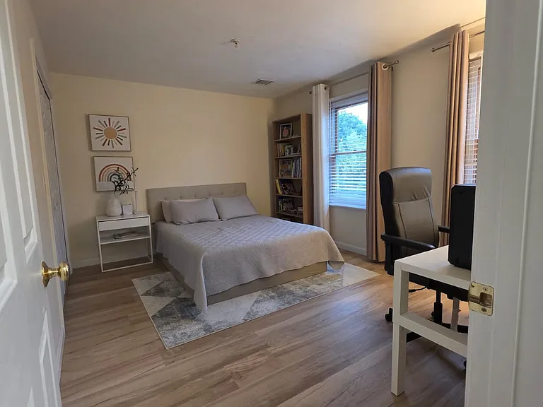 955 Pleasant St #4 — Photo 6