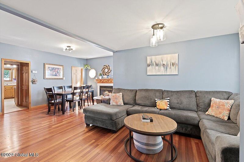 4th image of 25 Flandreaux Avenue