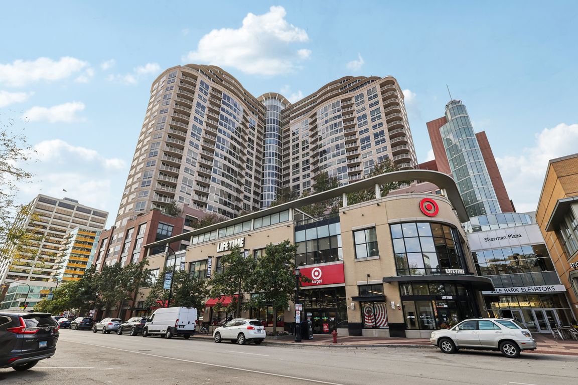 Davis St Unit 403-001