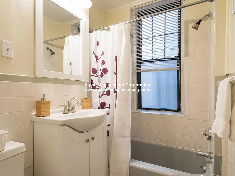 58 Queensberry St #6 — Photo 5