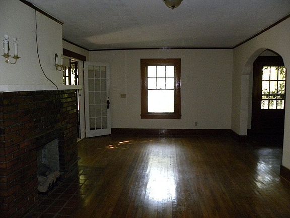 2957 Homewood Dr, Memphis, TN 38128