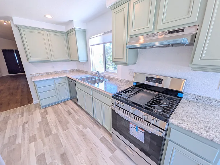 585 Hildale Cir — Photo 6