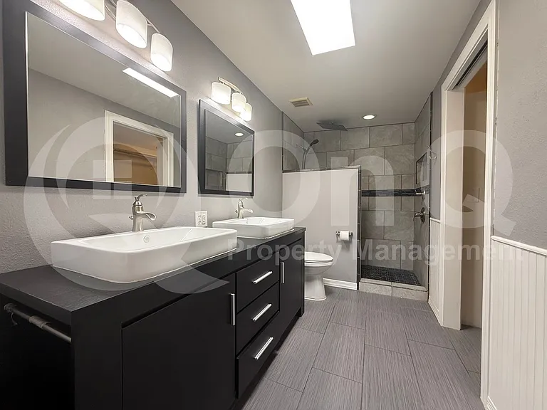 8601 E Calle Bolivar — Photo 32
