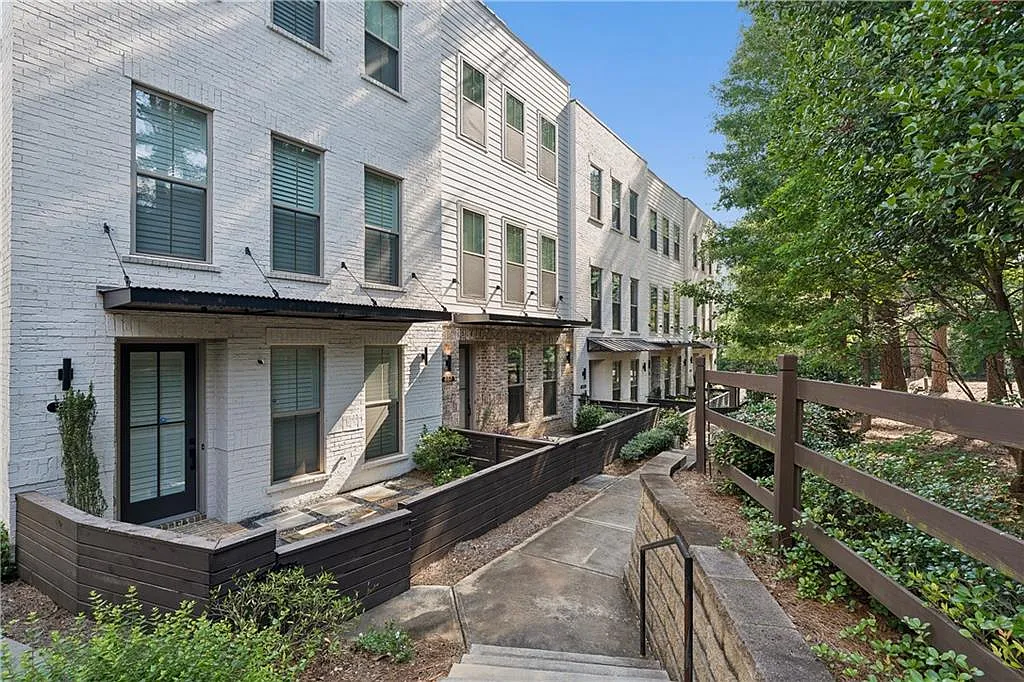 3 bed, 3.5 bath, 2142 sqft, $3,400 — Photo 3