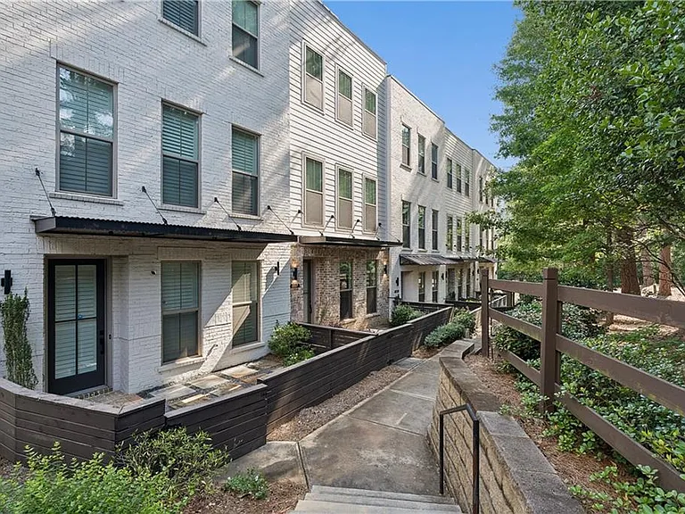 857 Constellation Dr — Photo 3