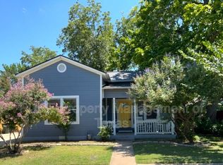 806 E 3rd St, Georgetown, TX 78626