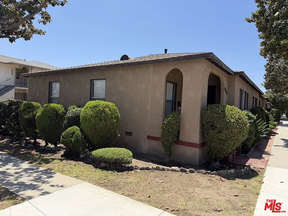 2 bed, 1.0 bath, 840 sqft, $2,850 — Photo 2