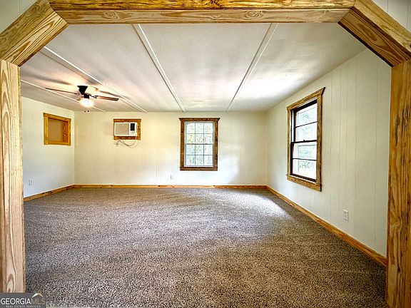 5th image of 107 W Norris St