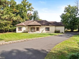 11 Wenczel Dr, Lawrence Township, NJ 08648