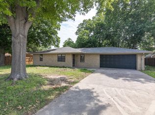 802 E Greenwood Ave, Bowie, TX 76230