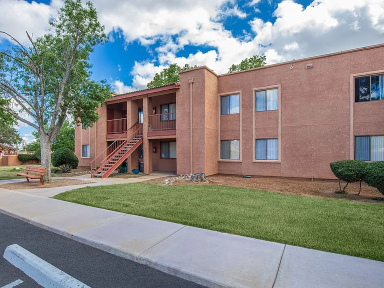 Garden Plaza Apartments — Photo 10
