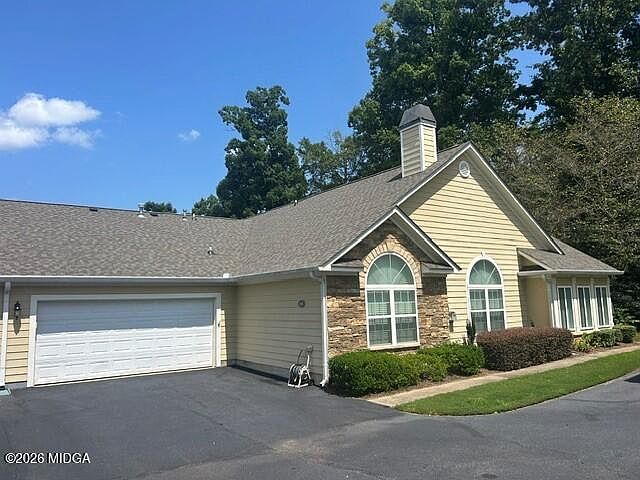 1st image of 504 Cottage Ln
