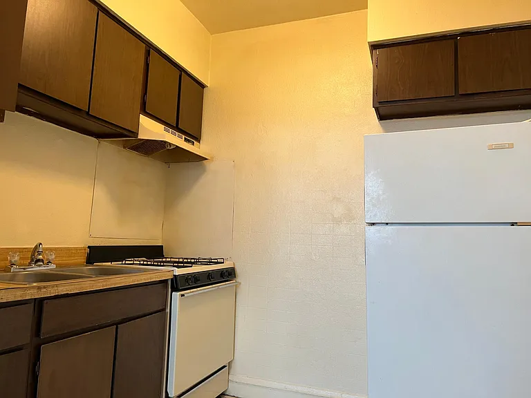 1223 Beacon St — Photo 8