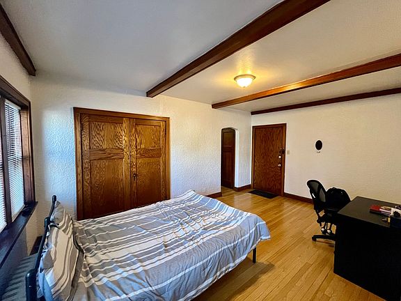 3rd image of 4422 N Oakland Ave #4