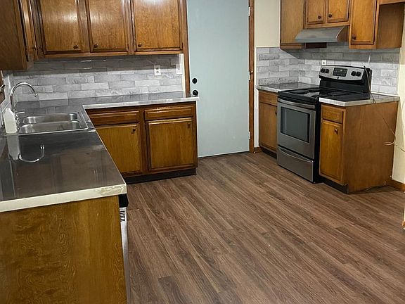 3rd image of 770 Ferndale Ave