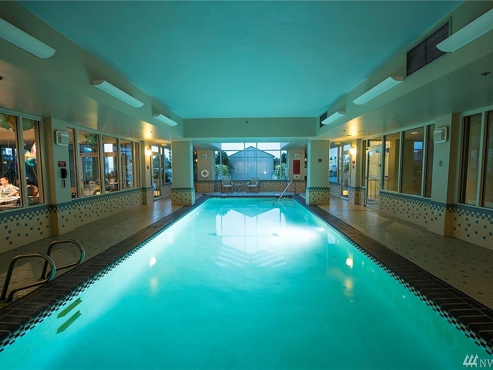 pool and sauna, 1AM closure!