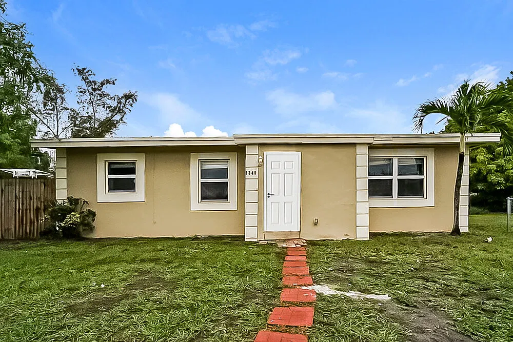 4 bed, 2.0 bath, 1564 sqft, $3,185 — Photo 2