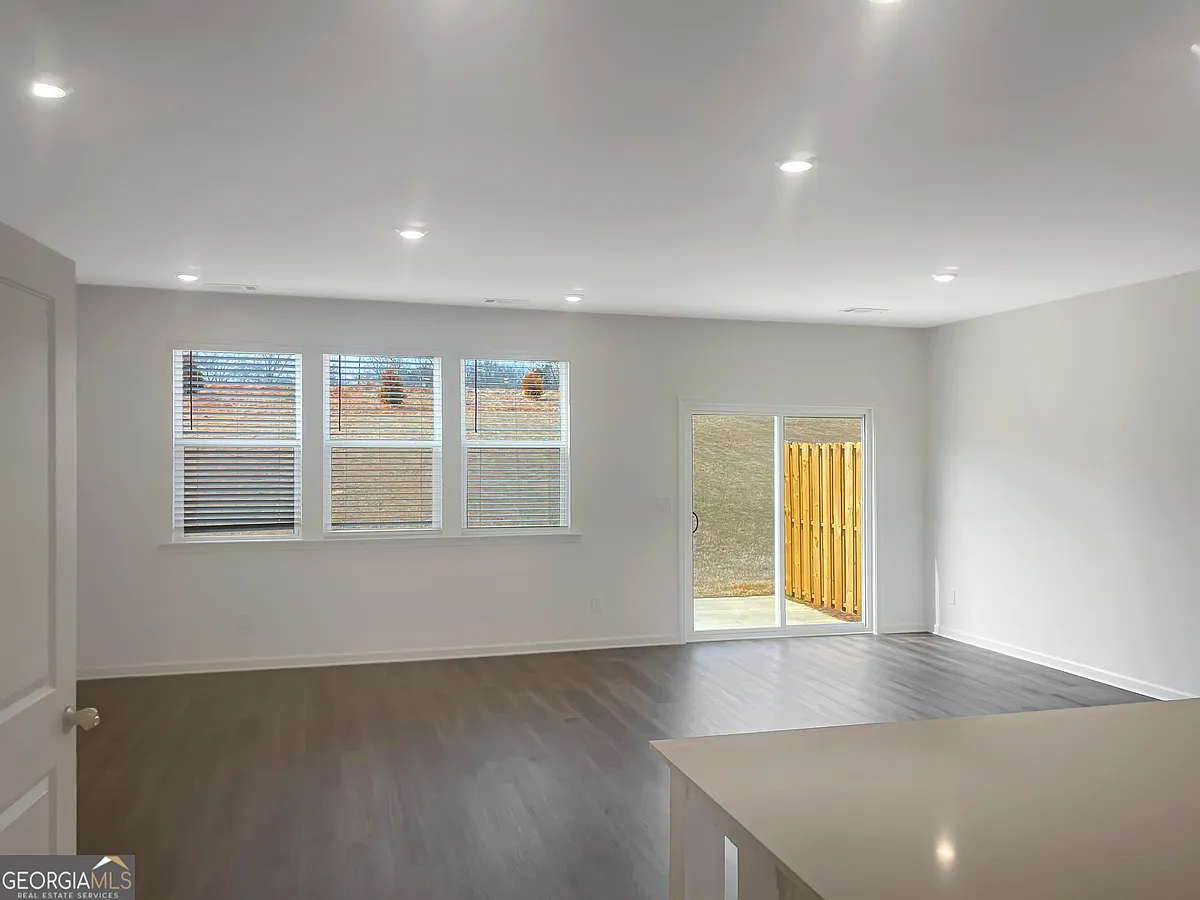 Building Photo - 109 Milledge Cmns