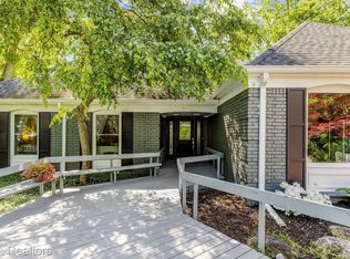 31084 Rivers Edge Ct, Beverly Hills, MI 48025