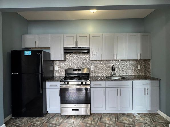 21 Stuyvesant Ave #3A
