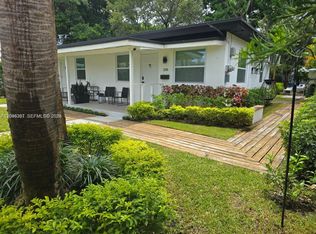 208 SE 4th St #1-2, Hallandale, FL 33009