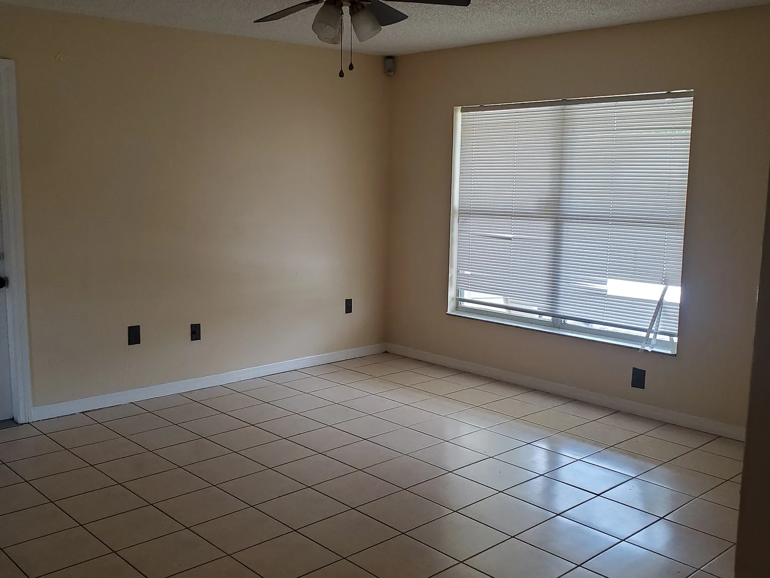 4 bed, 1400 sqft, $1,900 — Photo 3