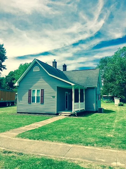 114 S Myra St photo 1