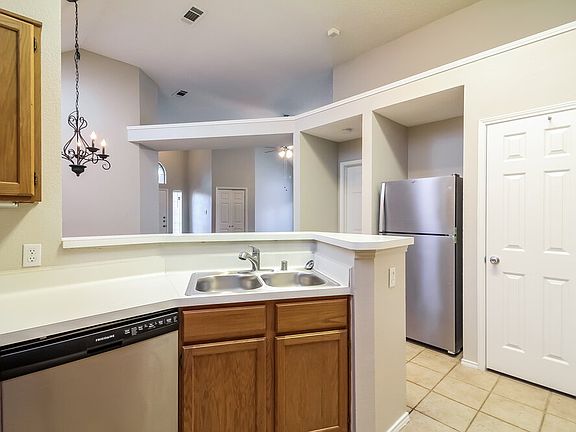 5th image of 1513 Cool Springs Dr