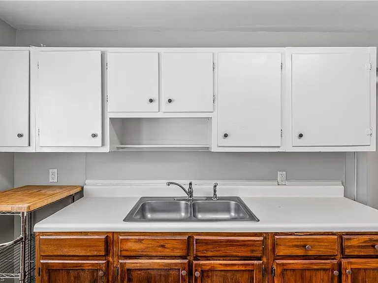 720 S Elam Ave — Photo 8