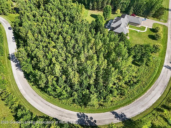 4th image of 101 Daggertail Ln