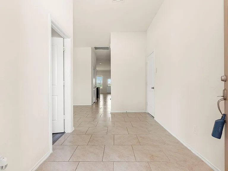 23607 Legano Dr — Photo 8