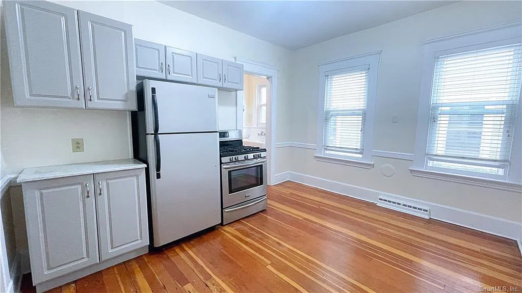 3 bed, 1100 sqft, $2,695 — Photo 3