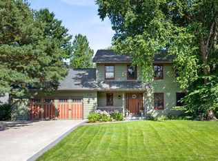 3704 Pineview Dr, Vadnais Heights, MN 55127