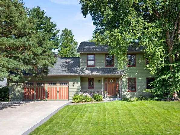 3704 Pineview Dr, Vadnais Heights, MN 55127