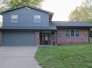 1317 Overlook Dr, Manhattan, KS 66503