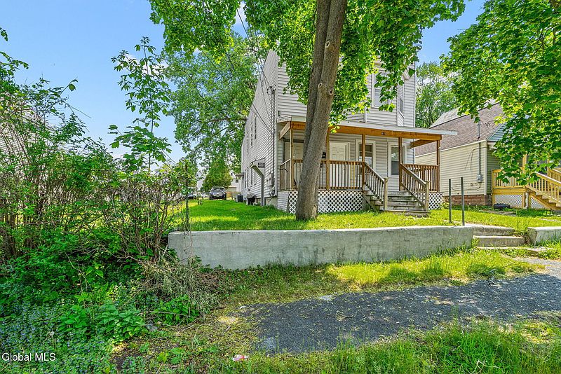 4th image of 815 Davis Terrace