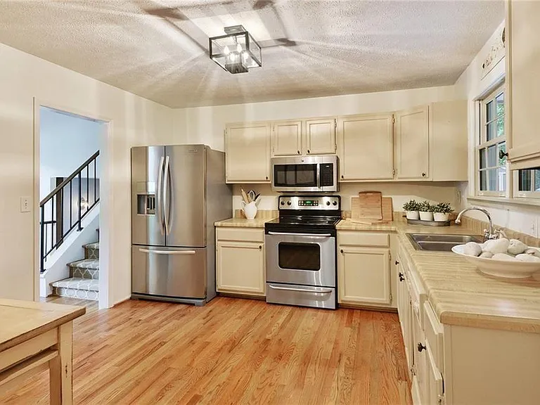 130 Cains Cove Dr — Photo 4