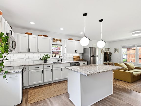 4th image of 917 Carlisle St