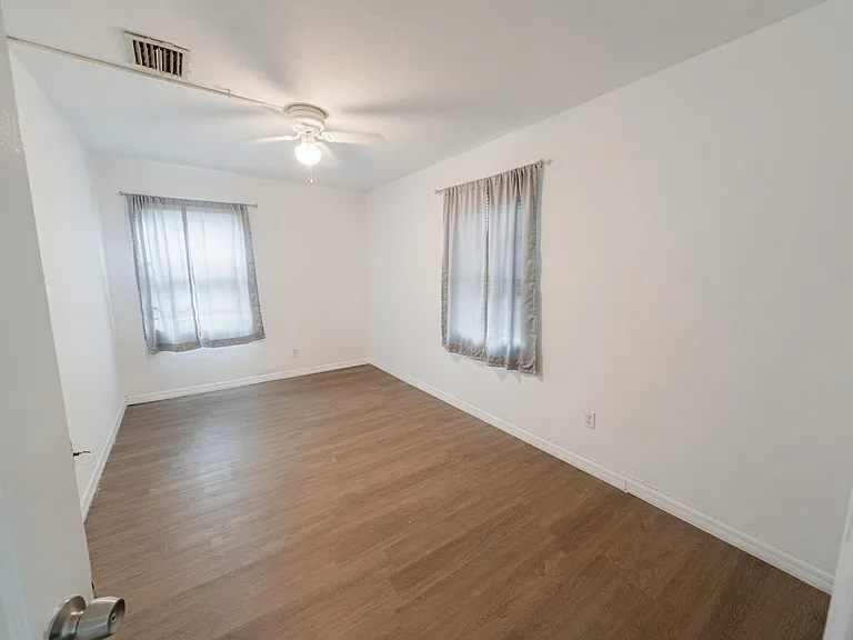 1061 Nokomis St — Photo 11