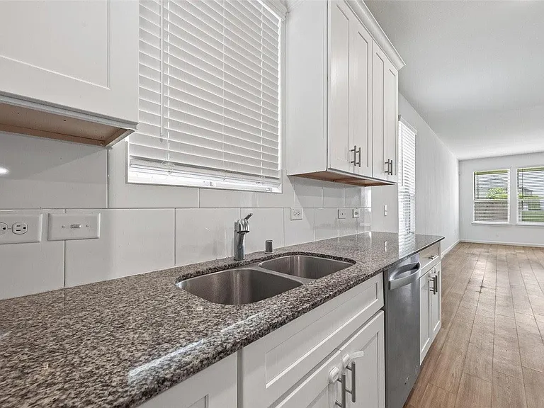 8111 Star Terrace Dr — Photo 12
