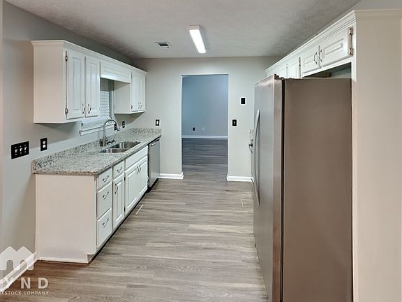 3rd image of 270 Mountain Ln