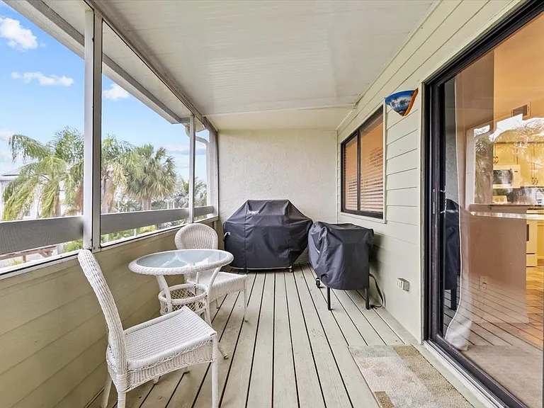 2392 Hanover Dr — Photo 28
