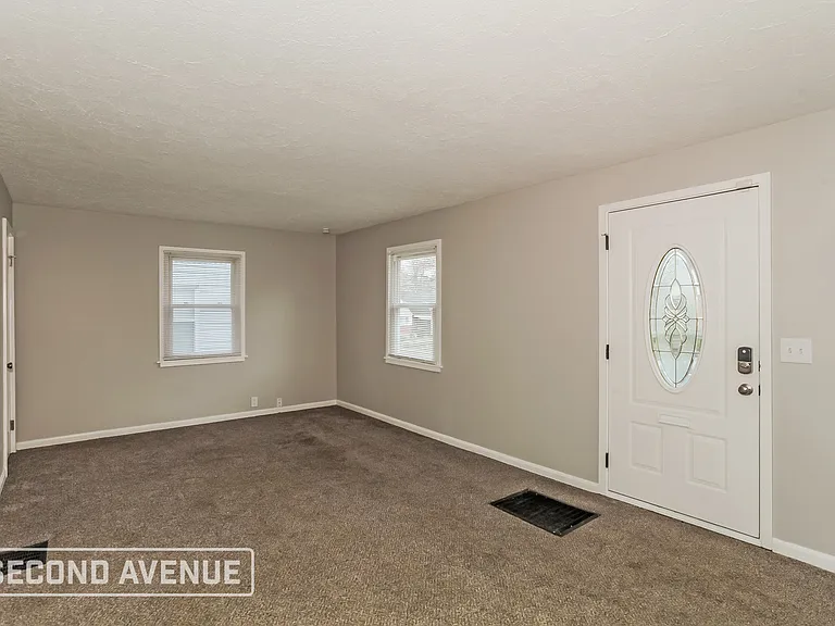 6106 Graceland Ave — Photo 3