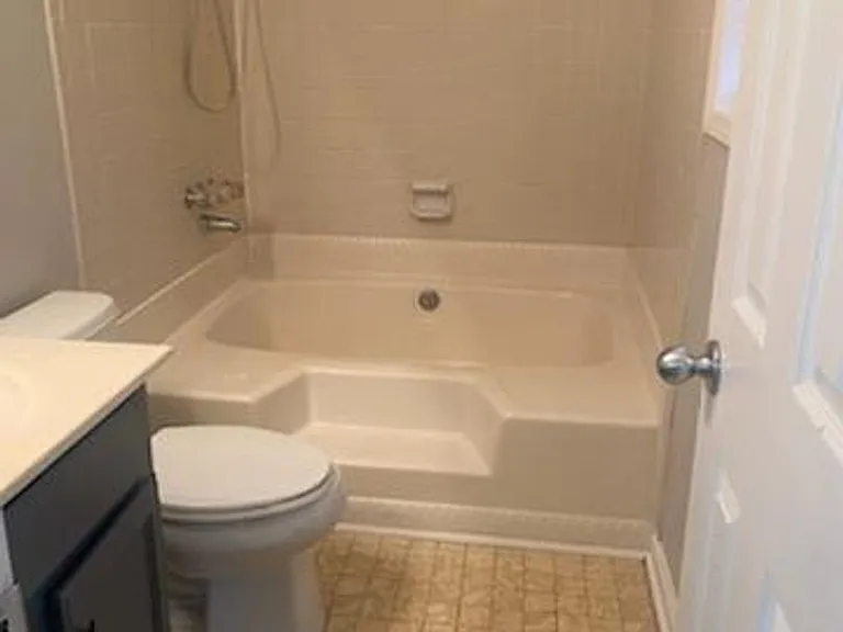 4866 Fenbrook Dr — Photo 4